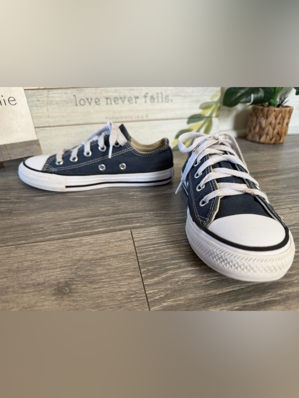 Converse Kids Classic Chucks Low Top Lace Up Canvas Sneakers in Navy & White 13 - Picture 4 of 9